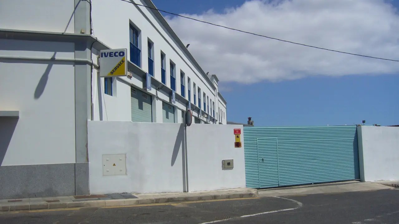 fachada edificio IVECO calle Palacio Valdes 003