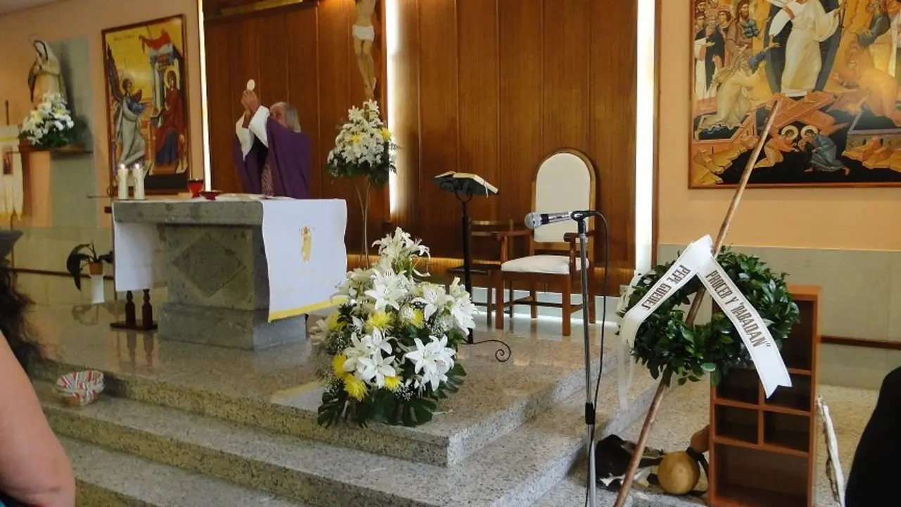 Padre Báez en el Funeral