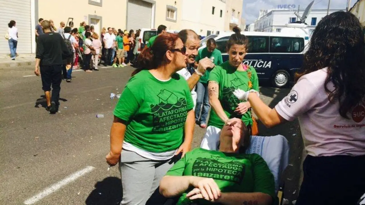 Momentos de tensión en el desalojo policial