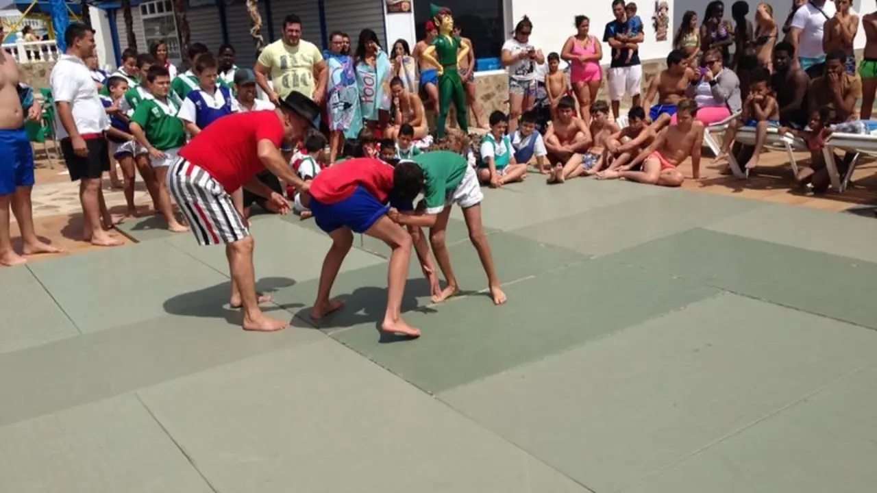 Celebración del Día de la Autonomía en el Agua Park
