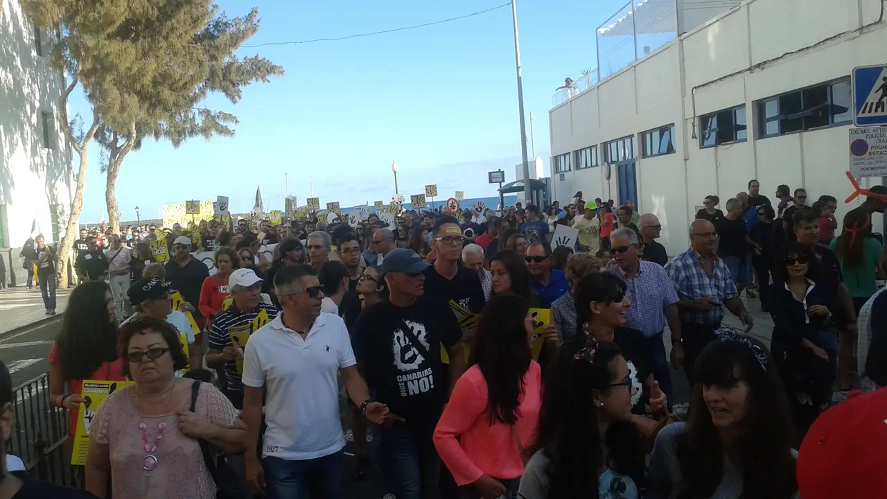 Entre 25 y 35.000 personas protestaron contra las prospecciones petrolíferas