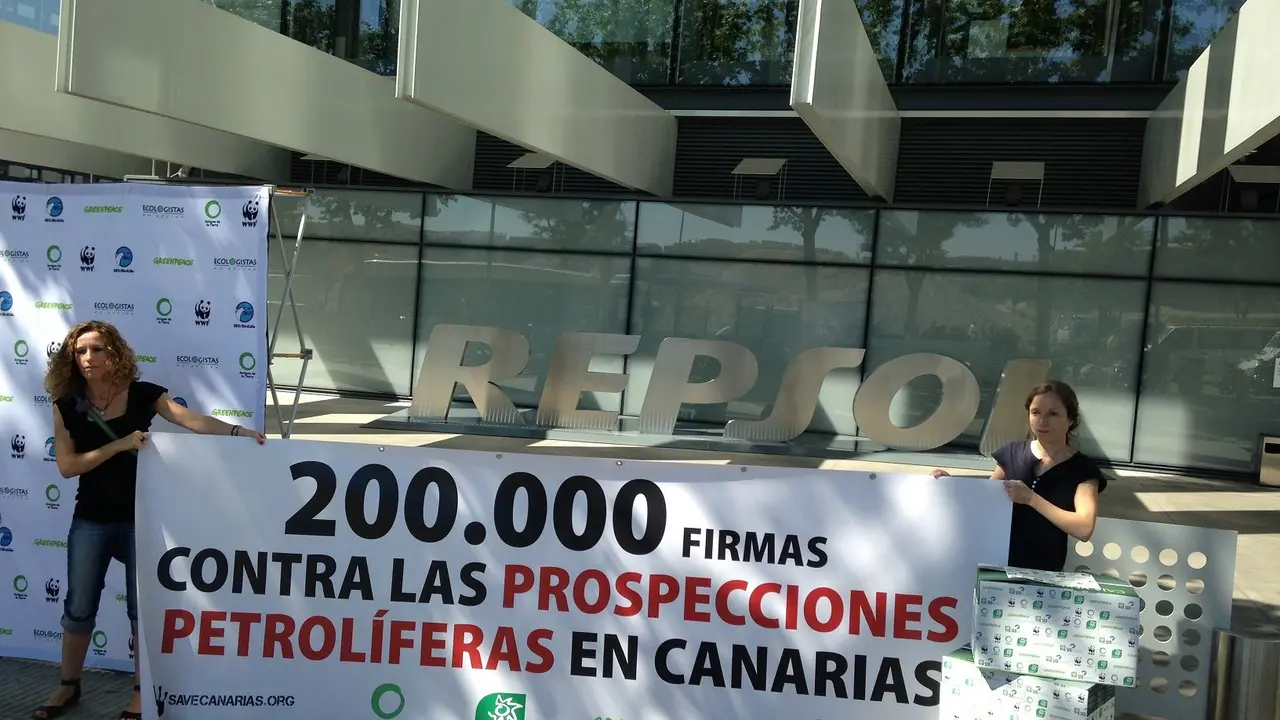 Entrega Firmas en la Oficina Central de REPSOL
