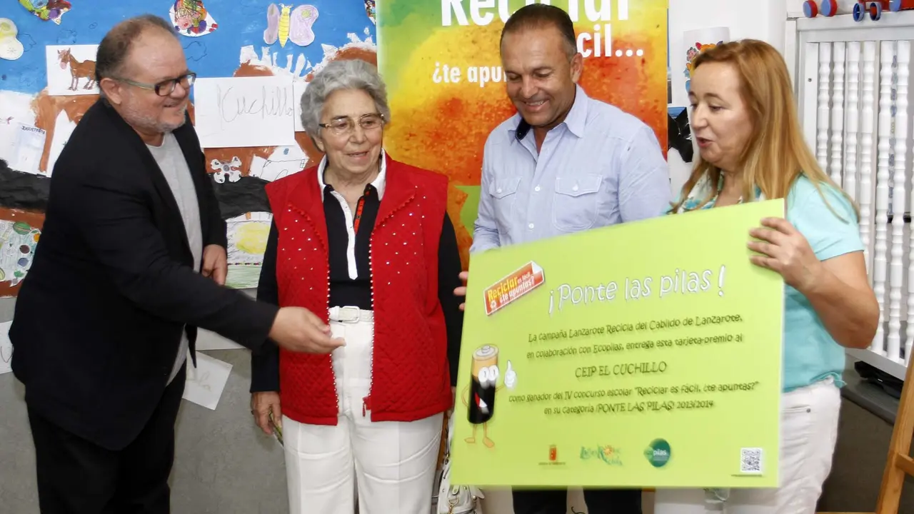 Entrega de un tal&oacute;n de 600 euros al CEIP El Cuchillo