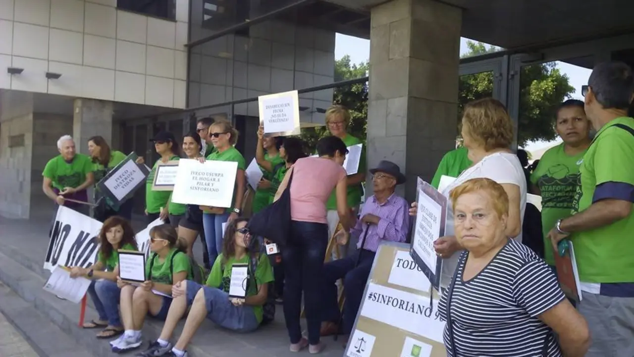 Concentración a la puerta de los Juzgados