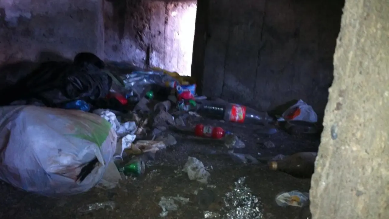 Garita atestada de basura