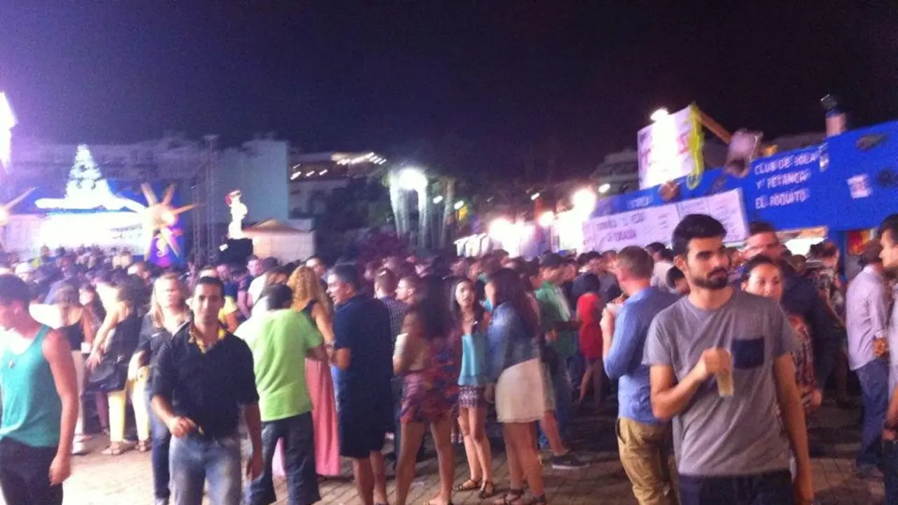 Poca gente en la verbena de Puerto del Carmen