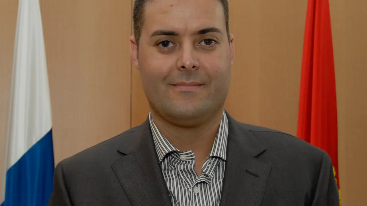 pleno del ayuntamiento de tías en el que toma posesión del cargo de alcalde pancho hernández del partido popular - lanzarote - adriel perdomo - 11-06-11
