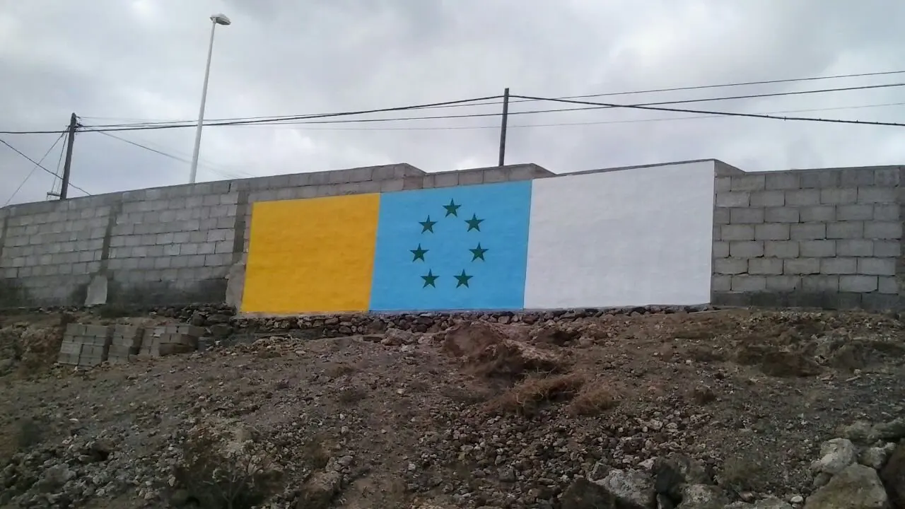 Bandera Nacional en la sede de VUC
