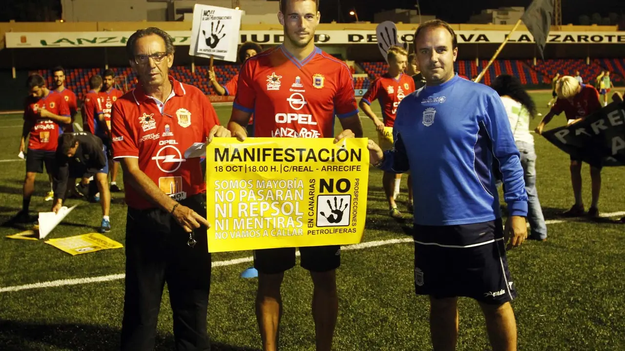 Directiva de la U.D. Lanzarote contra las prospecciones