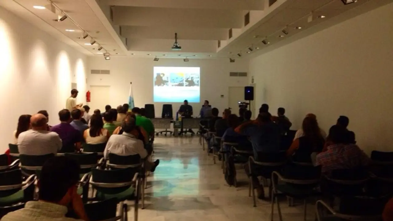 Charla conmemorativa del 50º Aniversario de la Bandera Canaria