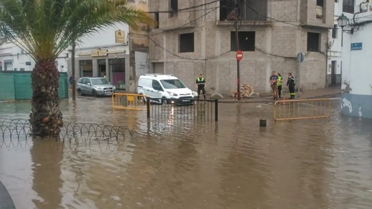 El Charco de San Ginés, desbordado 2