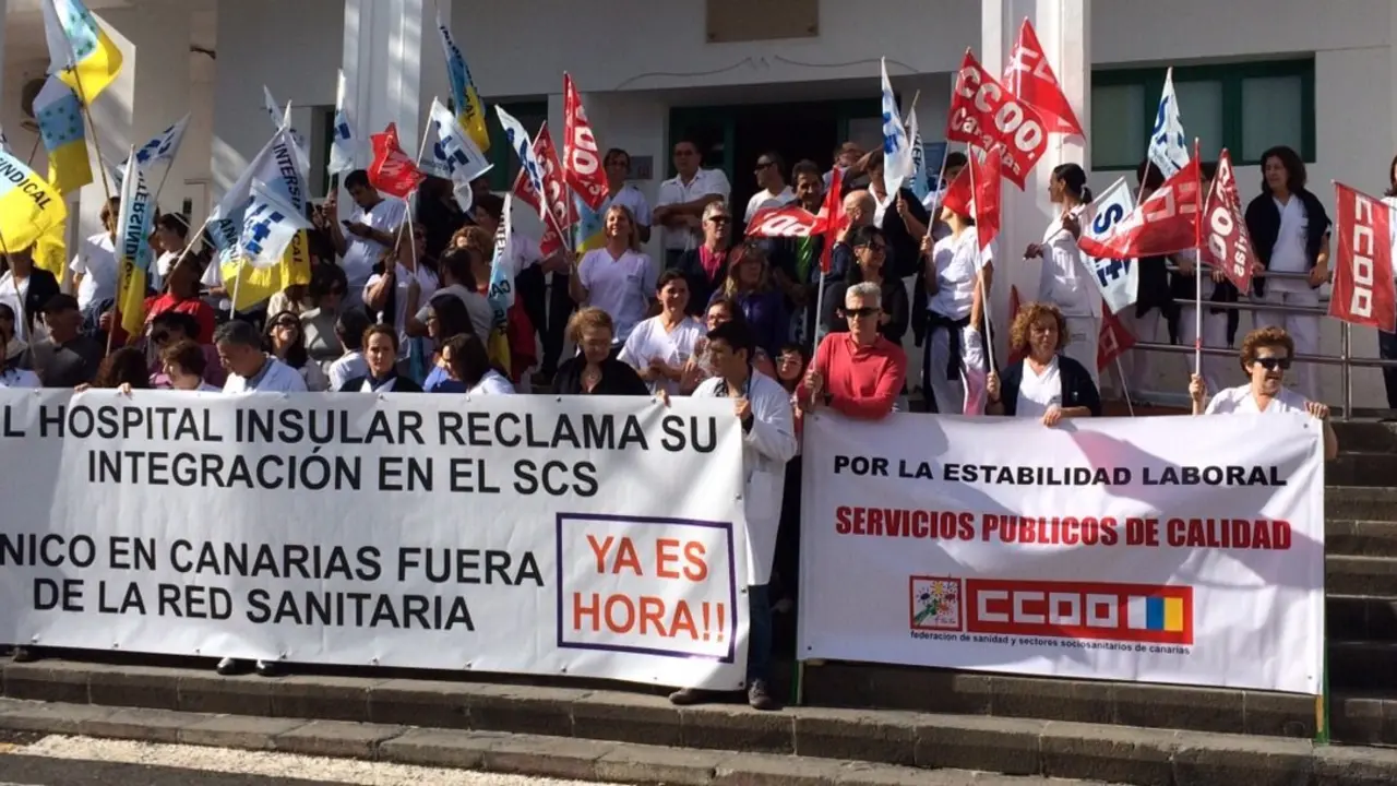 Concentración a las puertas del Hospital Insular