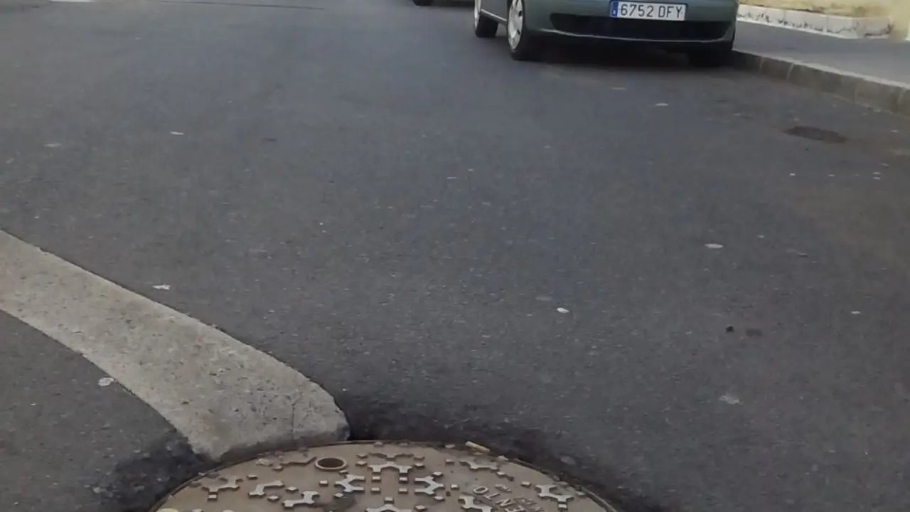 Alcantarillado en calle Valle Inclán