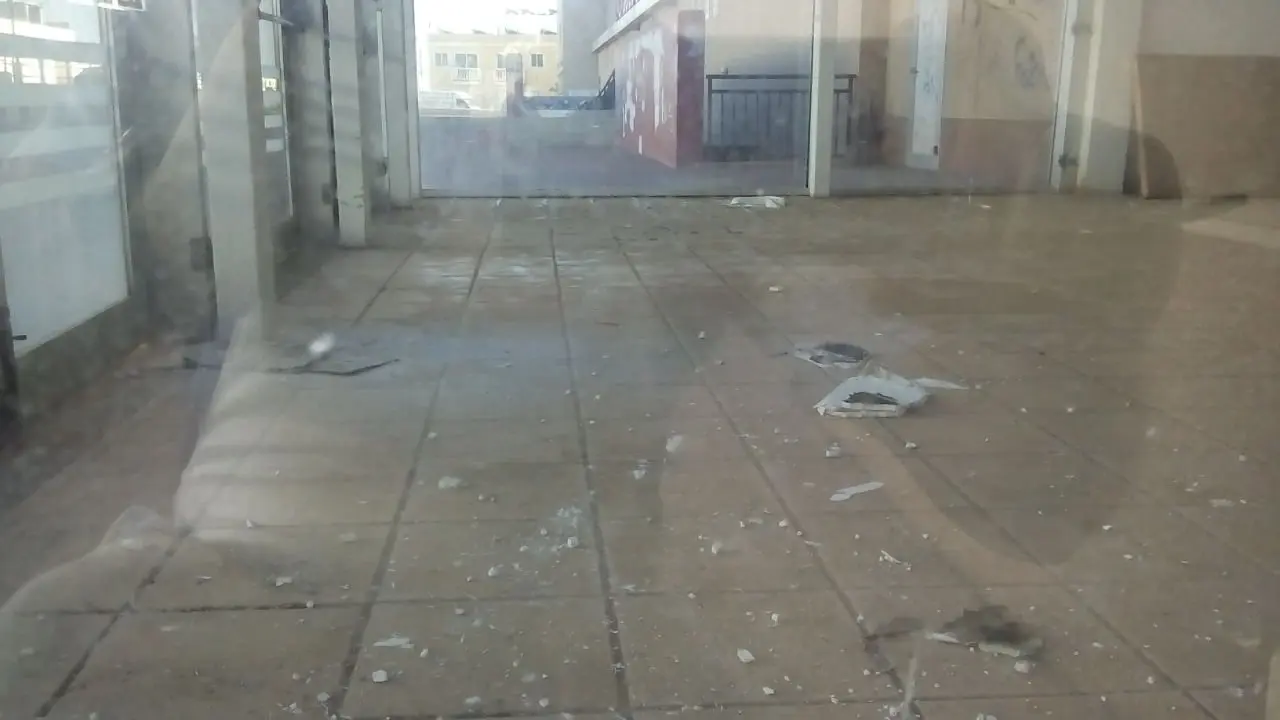 El interior del Pabellón se cae a pedazos