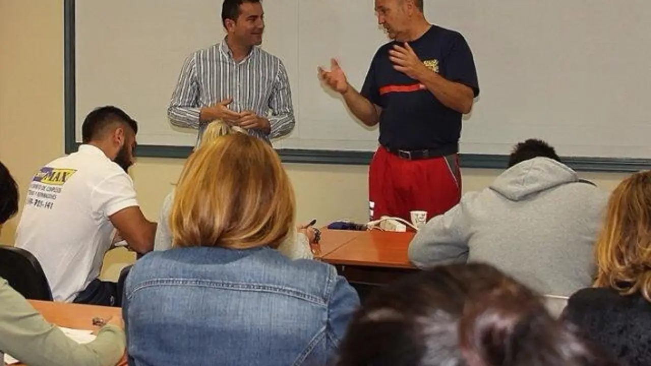 Curso dado por BOLUNTIS ante el teniente de alcalde en Tías