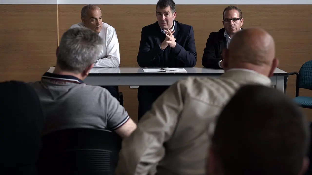 El candidato de Coalición Canaria Fernando Clavijo en una reunión con clubes y federaciones deportivas en Arrecife, Lanzarote