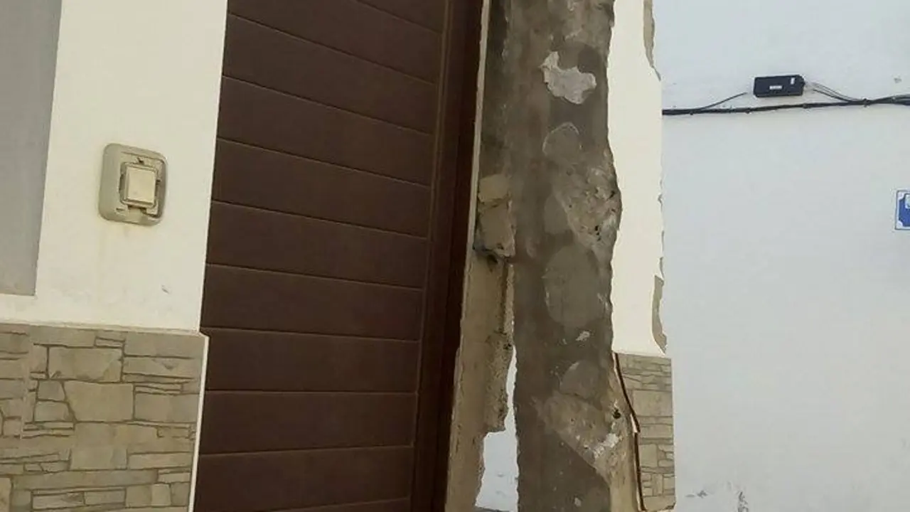 Peligrosa situación de una vivienda en Argana