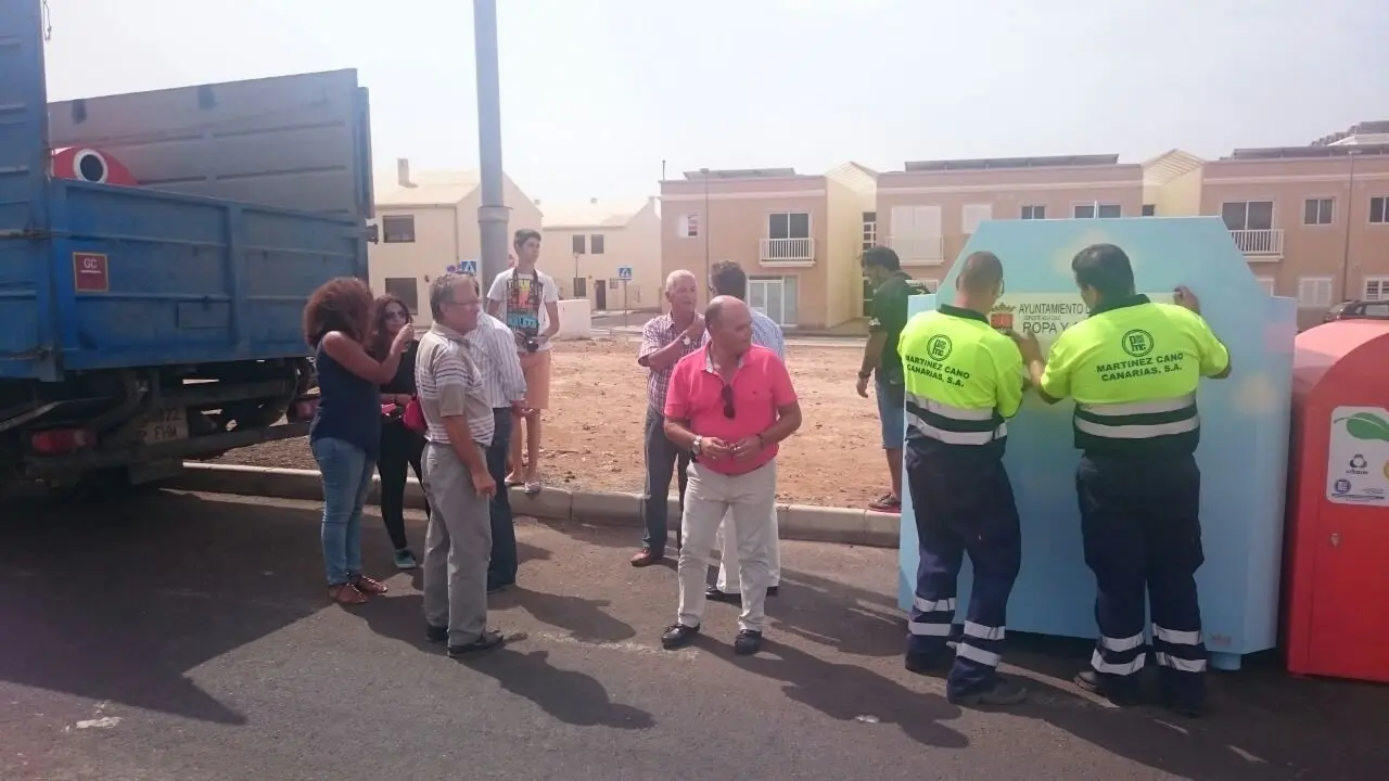 Colocación de los nuevos contenedores en Argana