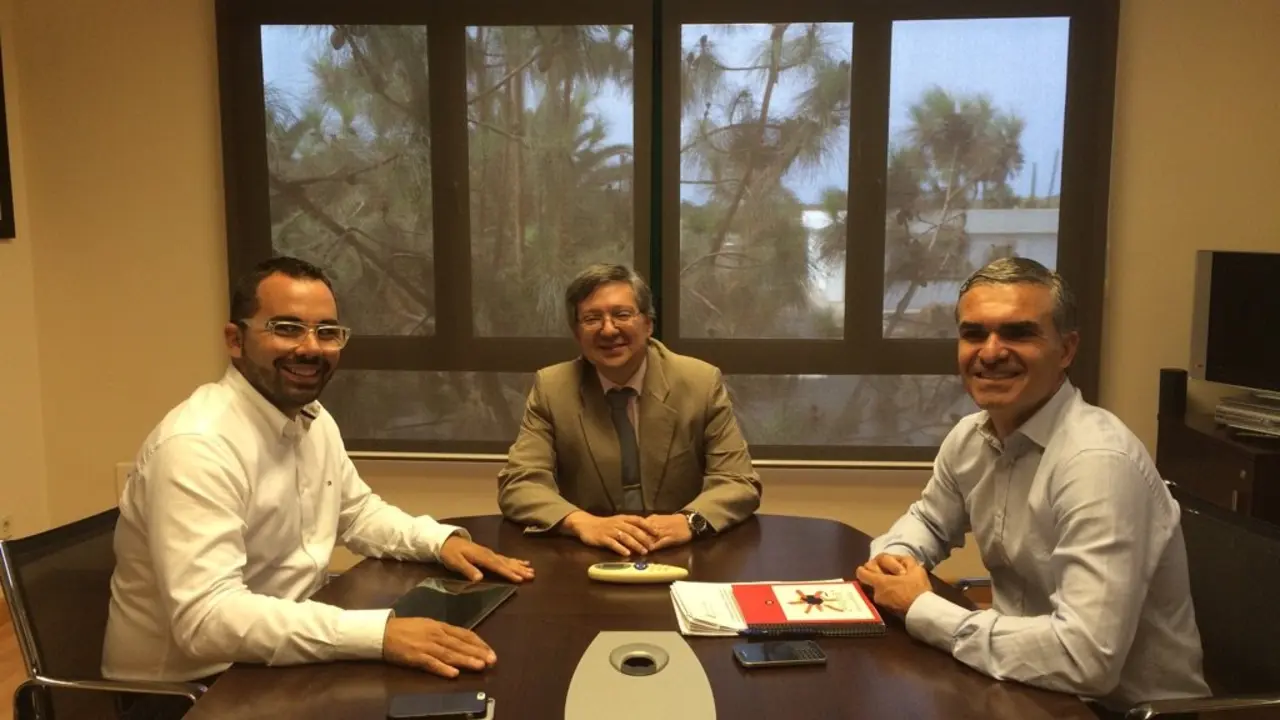 Reuni&oacute;n del consejero de Turismo con el Director del Aeropuerto