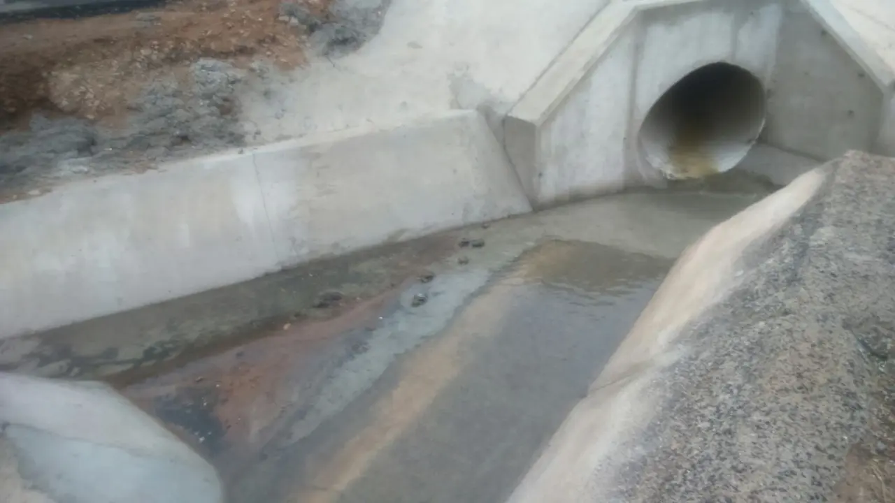 El agua de la depuradora corriendo 4