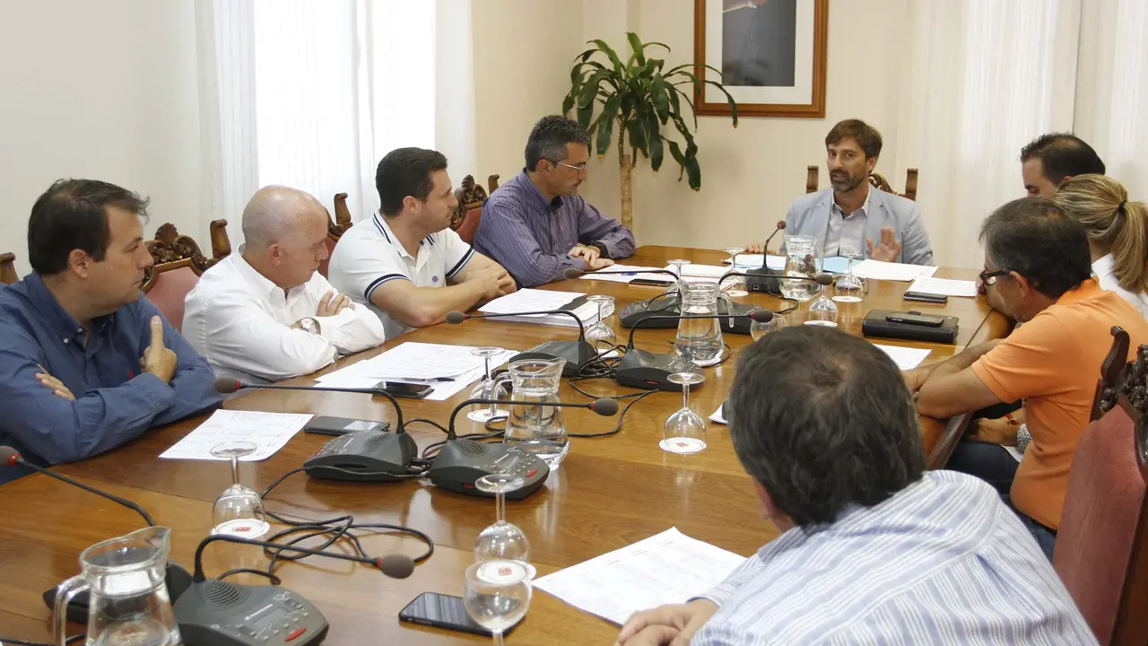 Reunión de Pedro San Ginés con los 7 alcaldes