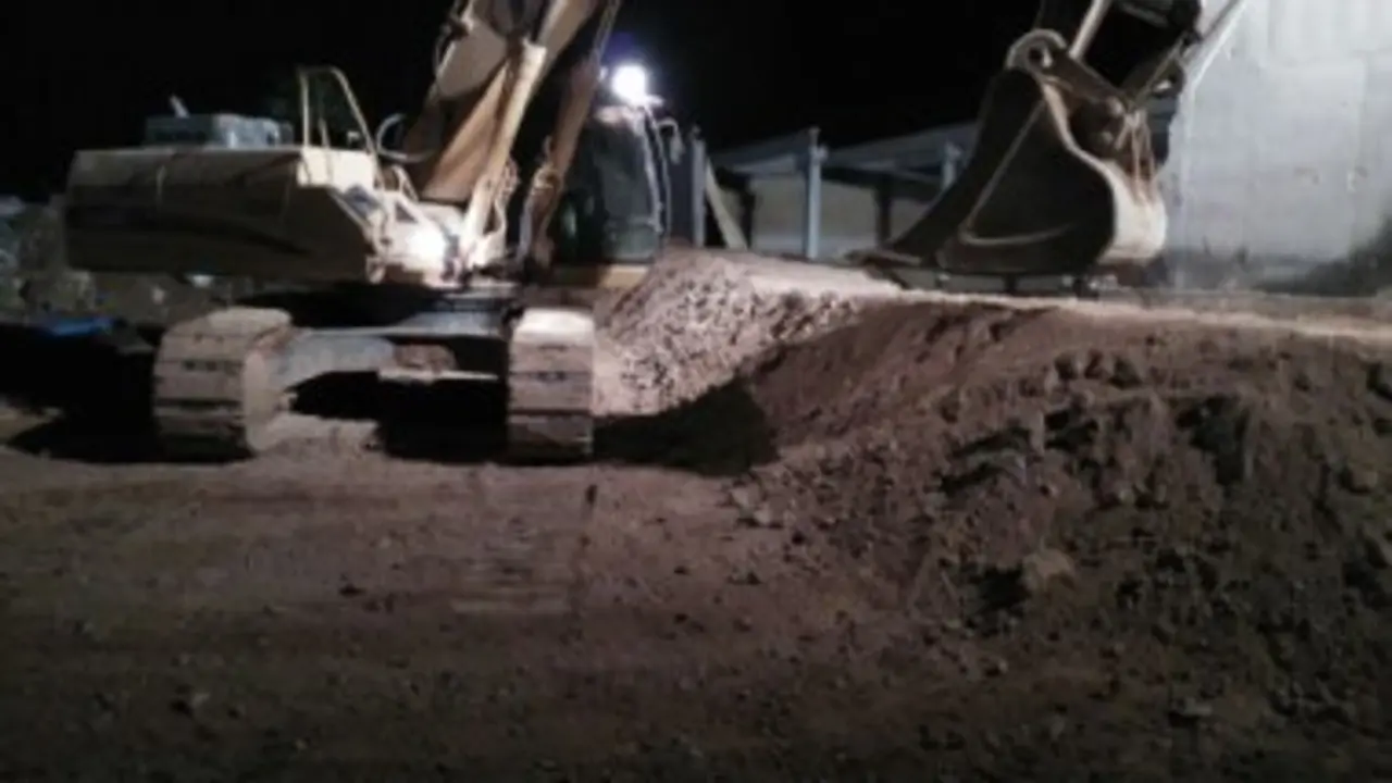 Reparación del muro caído en el depósito de Maneje de Canal Gestión