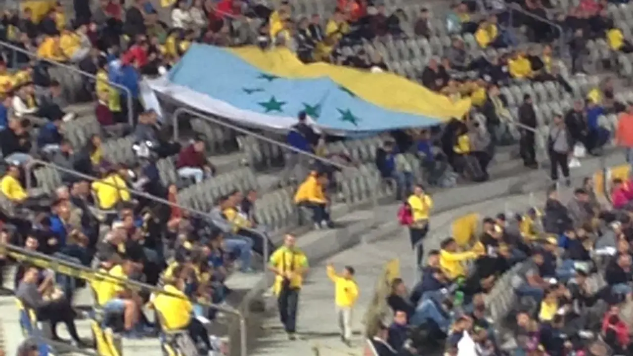 Banderas canarias en el Estadio Gran Canaria