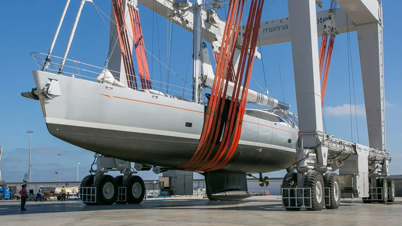 Superyacht-Lift-©JamesMitchell-60