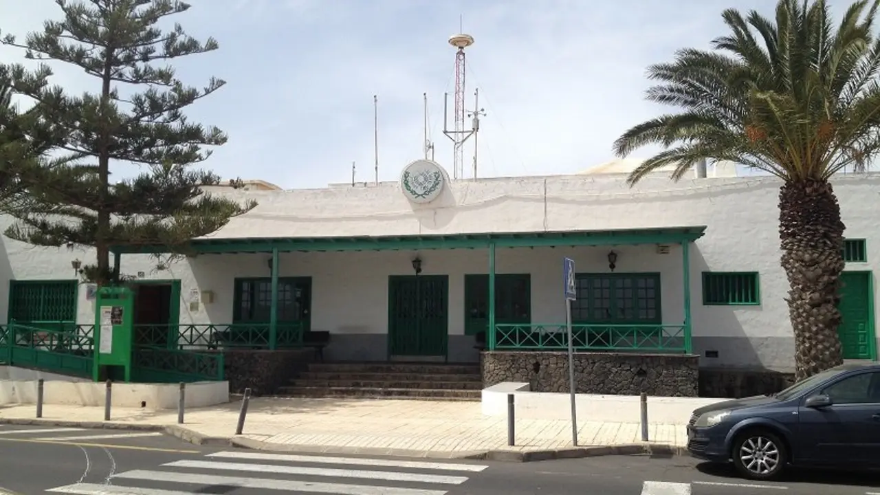 1-Fronte Sociedad cerrada día
