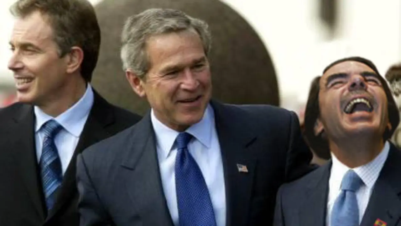 U.S. President George Bush (C), British Prime Minister Tony Blair (L) and Spanish Prime Minister Jose Maria Aznar smile before their meeting at Terceira air base March 16, 2003. The United States, Britain and Spain will not issue a declaration of war against Iraq at their summit on Sunday, a diplomatic source said. REUTERS/Sergio Perez