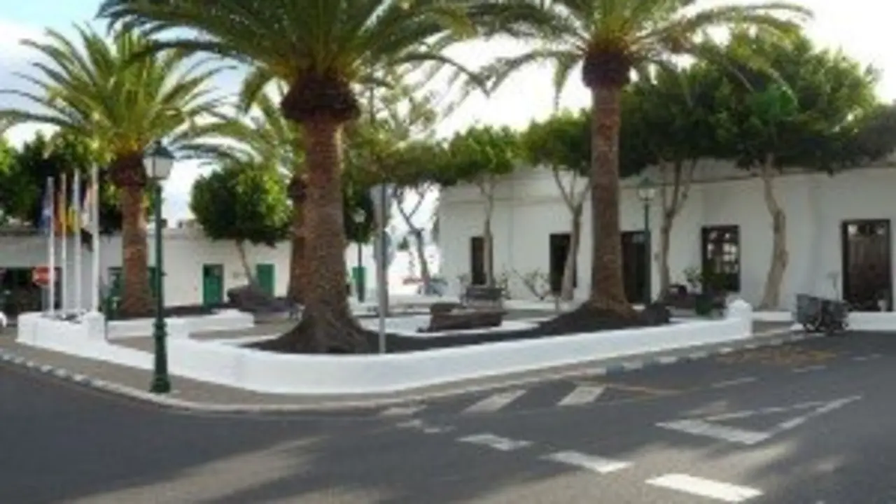 Fachada-Ayuntamiento-300x200