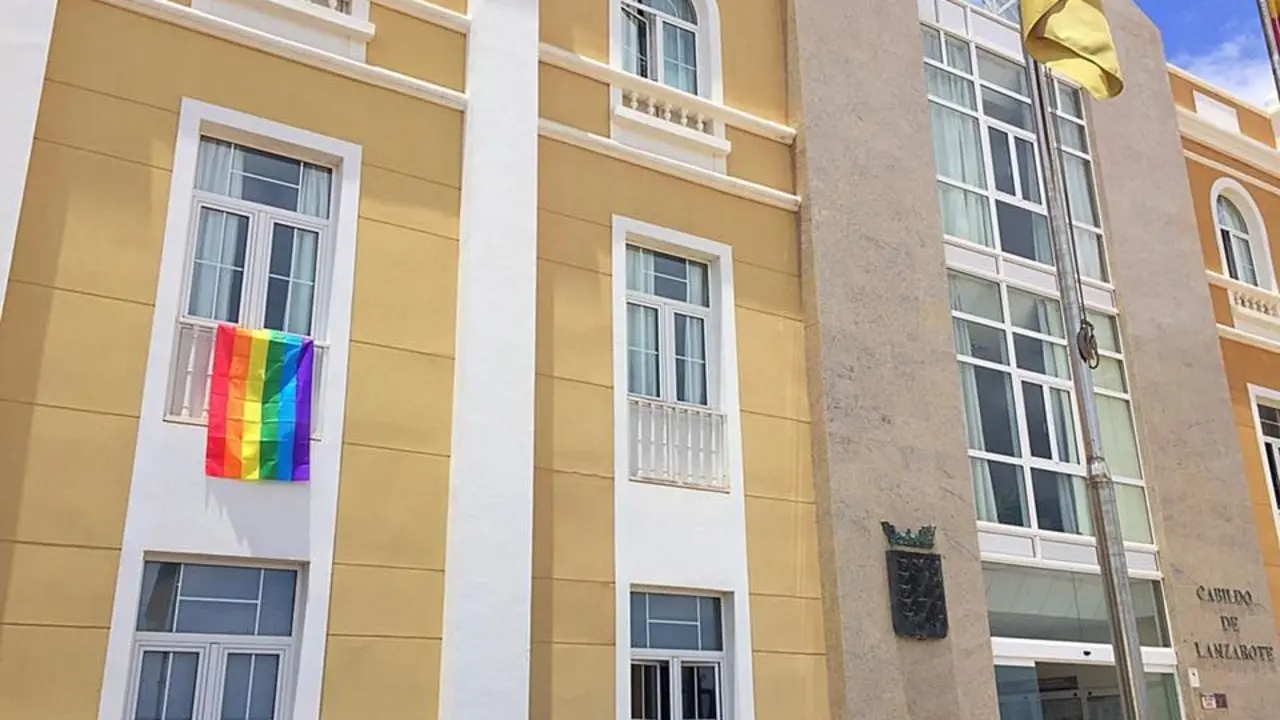 bandera arcoiris cabildo