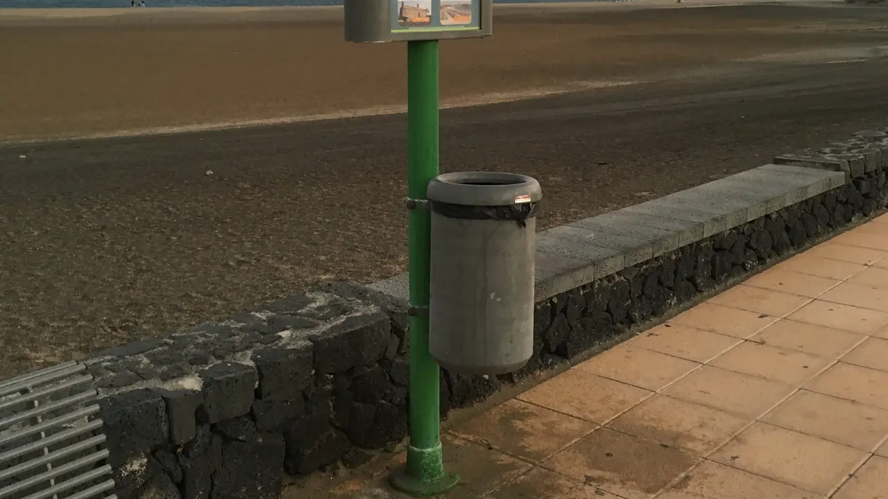 1-Papeleras y Suciedad Avda.Las Playas