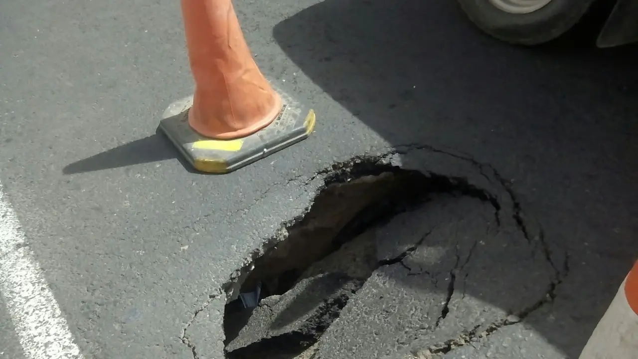 Socavón calle Tenderete