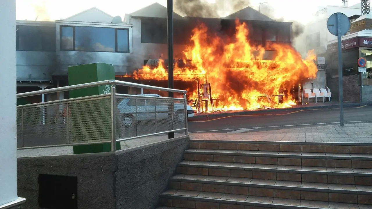 Incendio en Puerto del Carmen 2