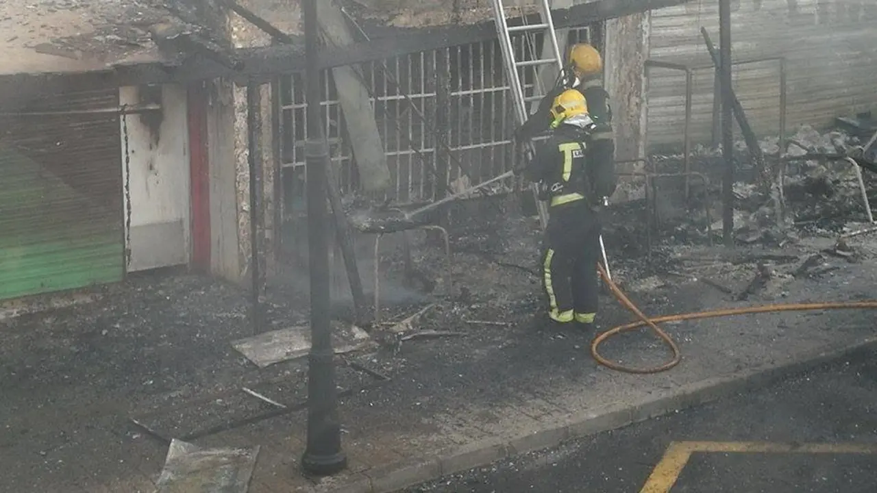 Daños causados por el incendio en Puerto del Carmen 2