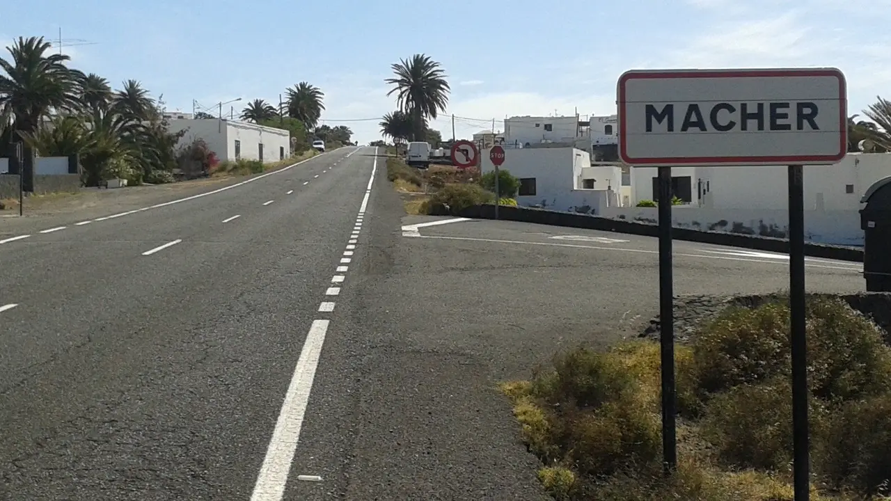 Carretera de Mácher antes de la Línea Continua
