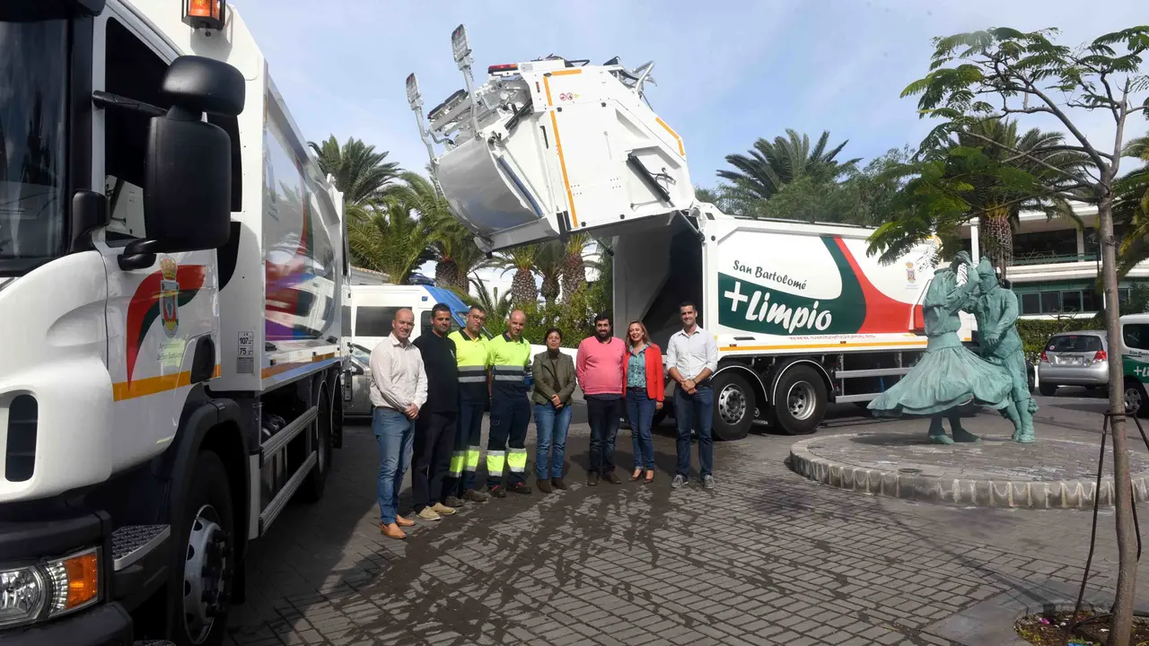 2 nuevos camiones de basura en San Bartolomé