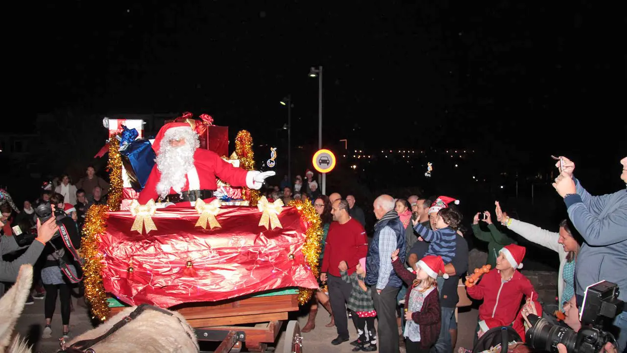 Pasacalle-de-Papa-Noel-en-Costa-Teguise-2016-11