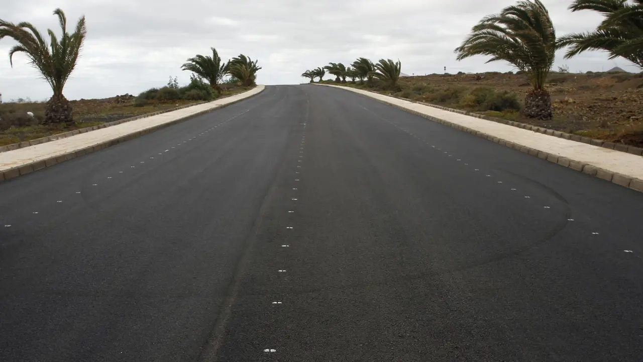 Acondicionamiento y reasfaltado de la calle Tenderete-Cpsta Teguise 2