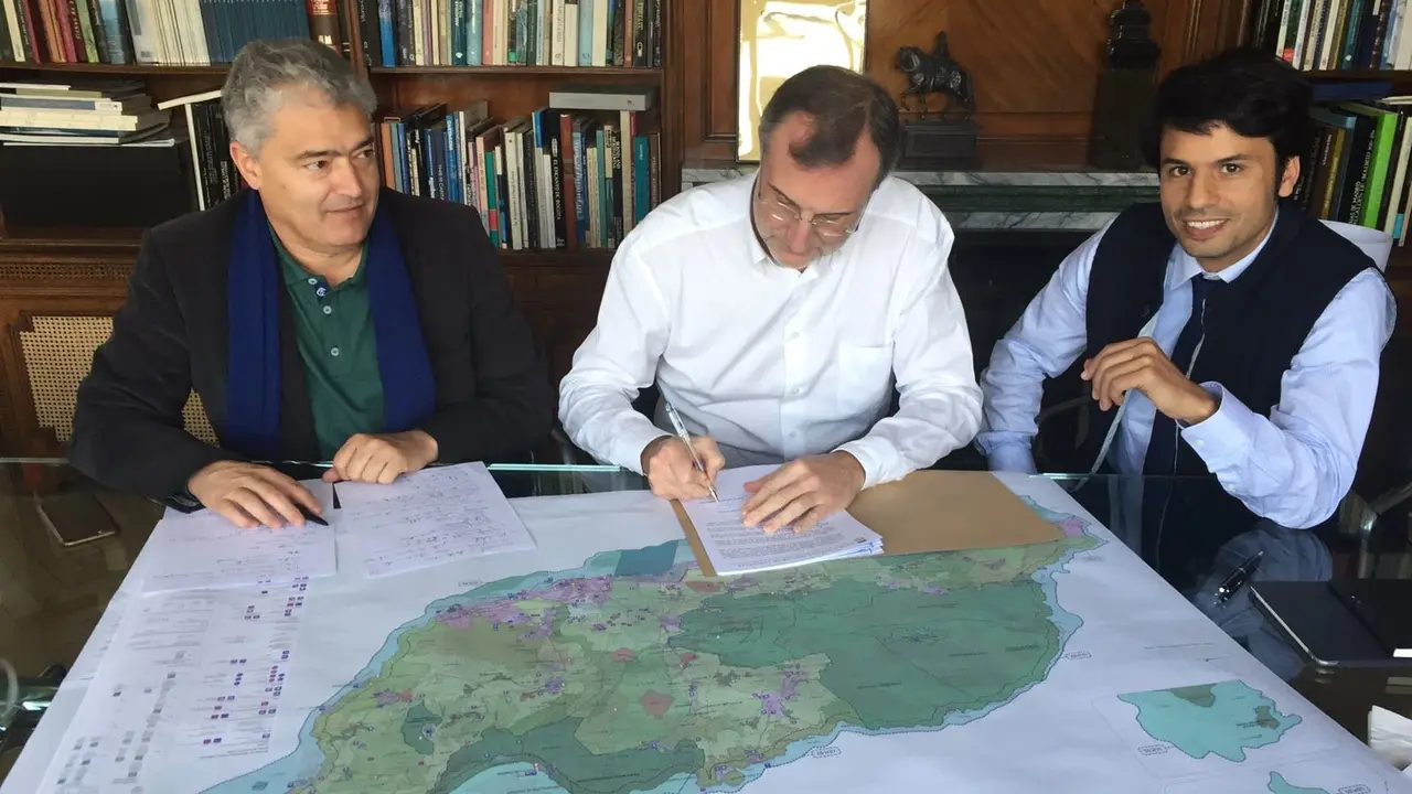 Firma contrato Ezquiaga (1)