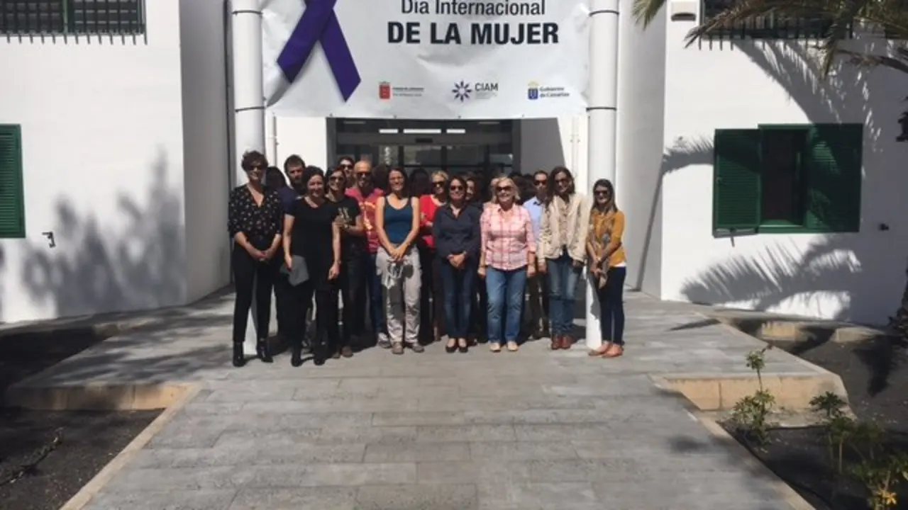 Concentraci&oacute;n en el Cabildo por el D&iacute;a Internacional de la Mujer