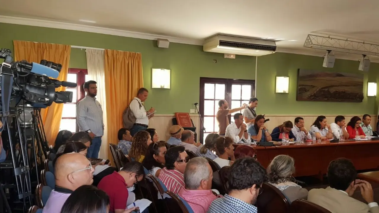 Pleno en La Oliva