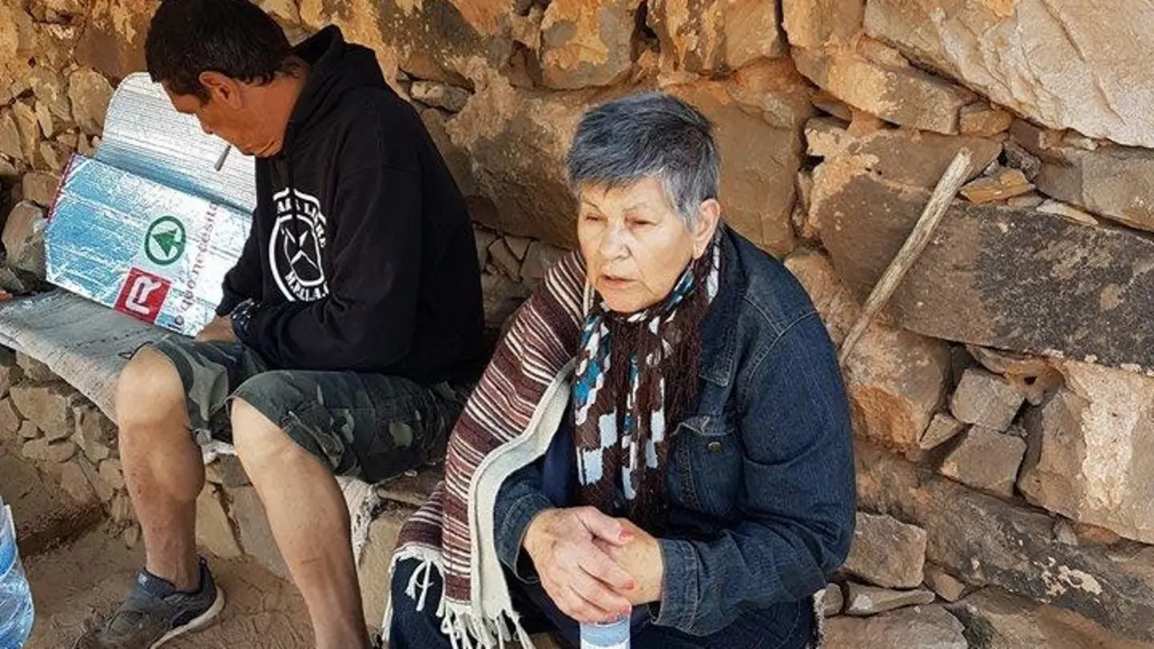Señora de 84 años manifestándose en Tindaya