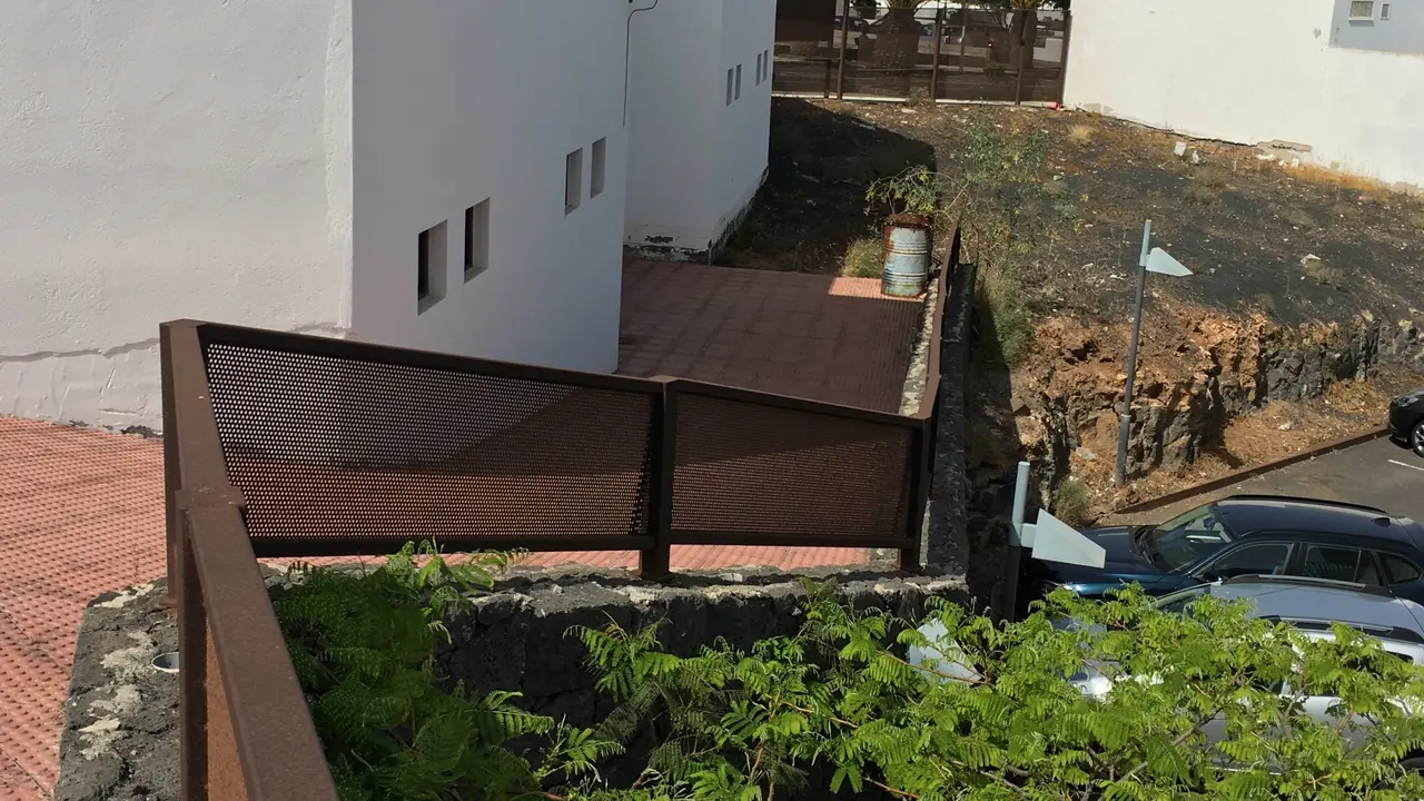 2-Actual Tanatorio (lado sur) y espacio posible ampliaci&oacute;n