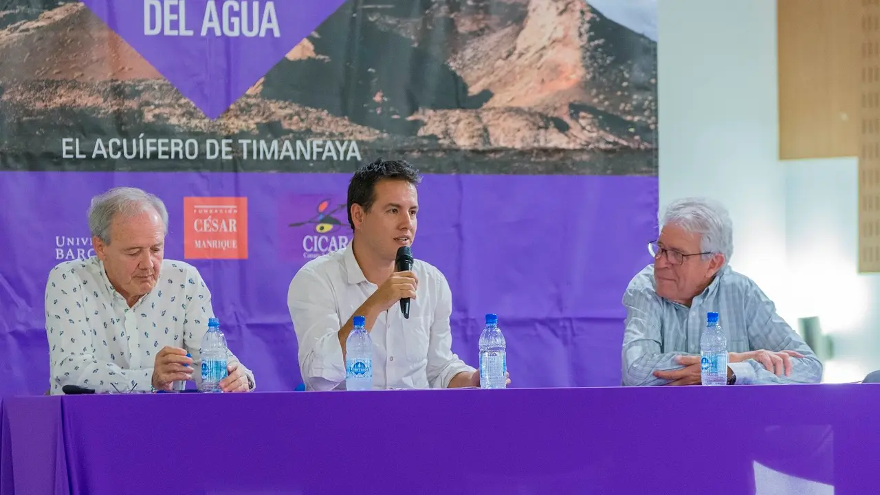 Presentación de la conferencia sobre la bolsa de agua en Timanfaya 2