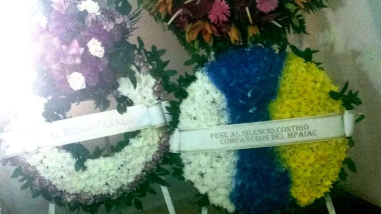 Coronas en homenaje a Mansur