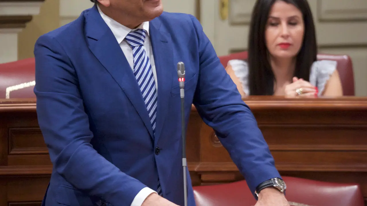 Román Rodríguez en el Parlamento