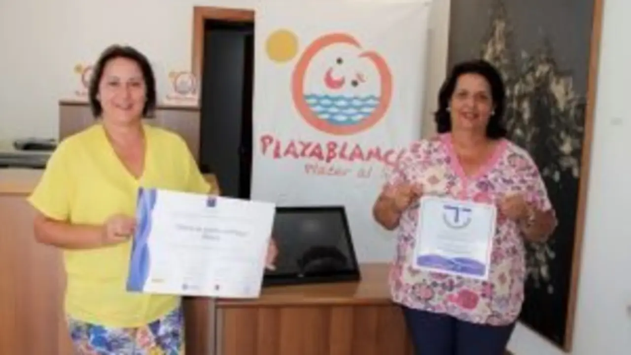 La Alcaldesa de Yaiza en la Oficina de Información Turística
