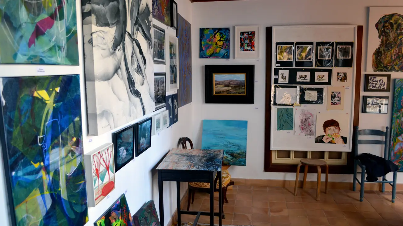 200 obras, 60 artista (1)